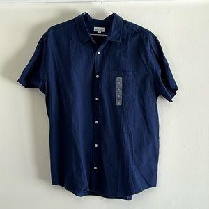 New Men’s GAP short sleeve button down.